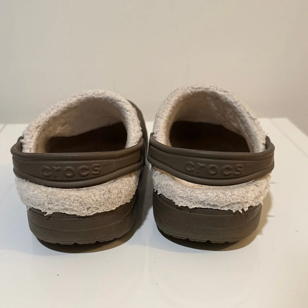 CROCS Kids clogs  in Warm Brown size 4